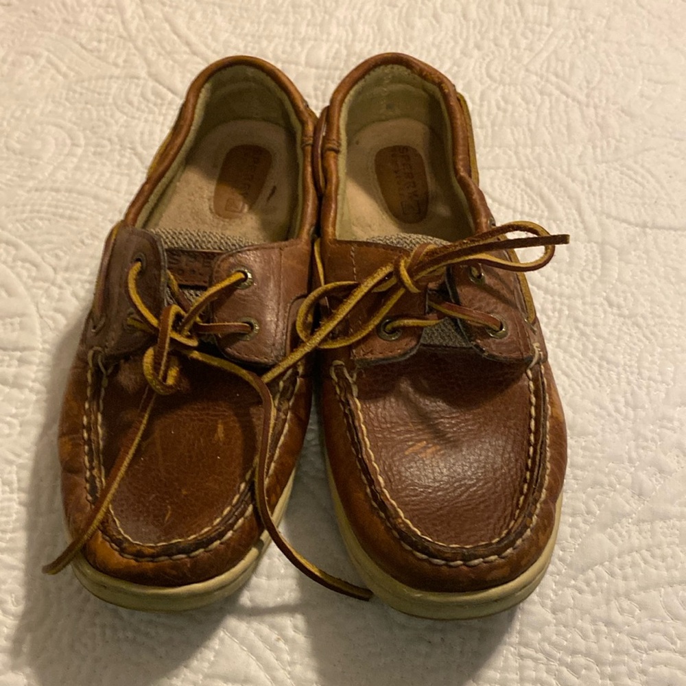 Women’s sperrys 7.5